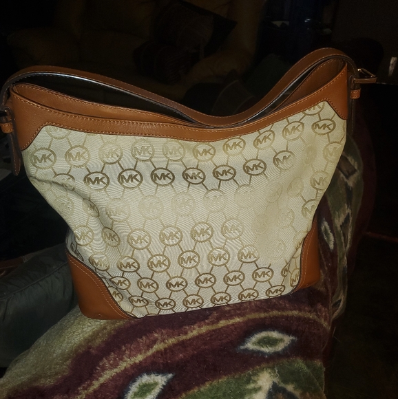 SOLD***Michael Kors handbag - Picture 2 of 7